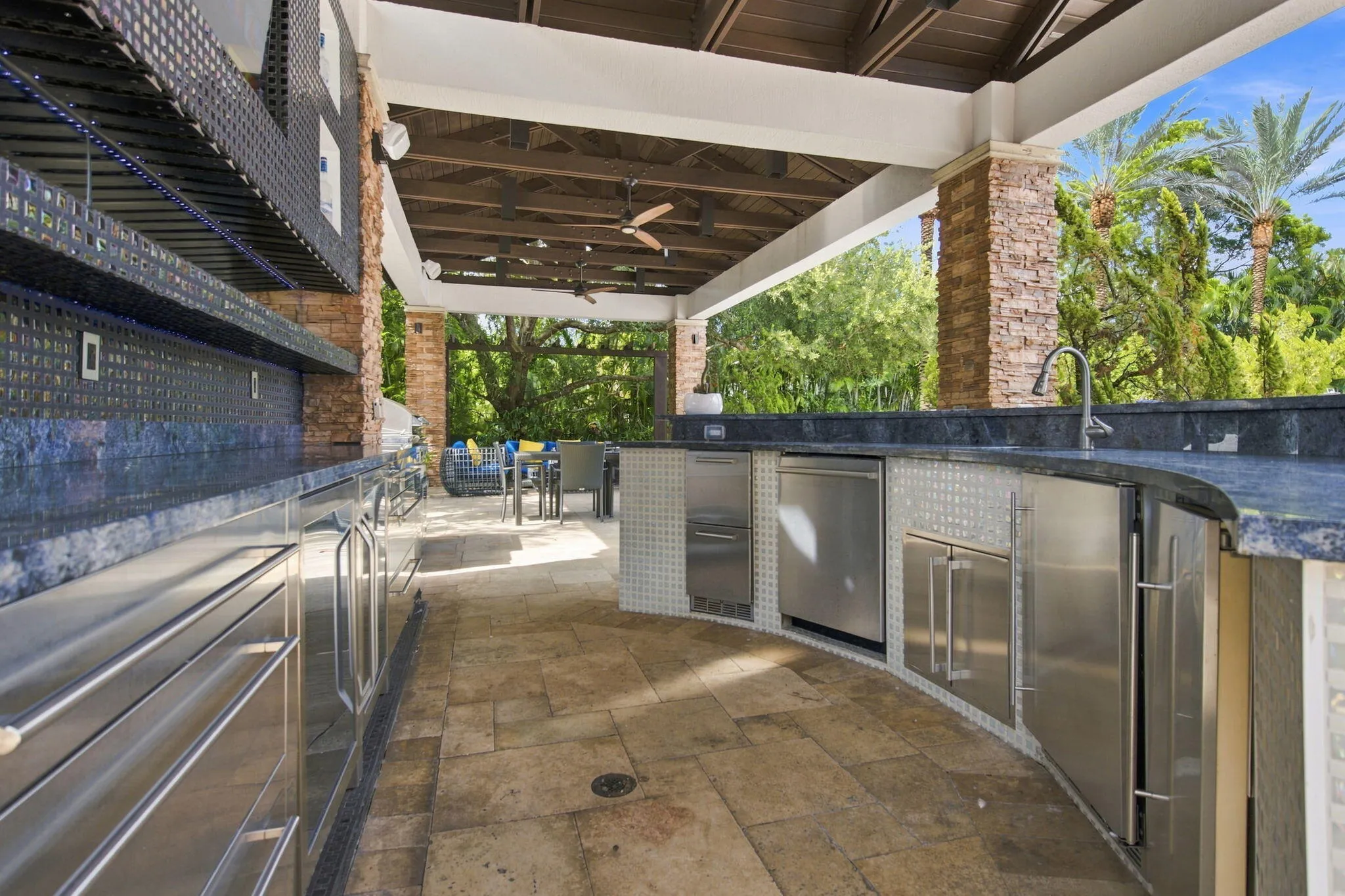 Tiki-Bar - BBQ Area (3)