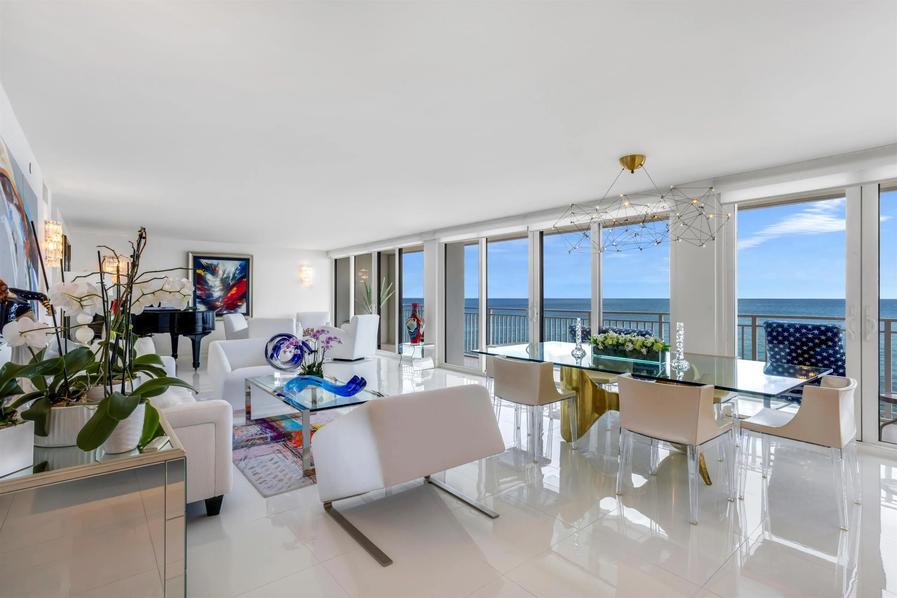 OCEANFRONT GREAT ROOM