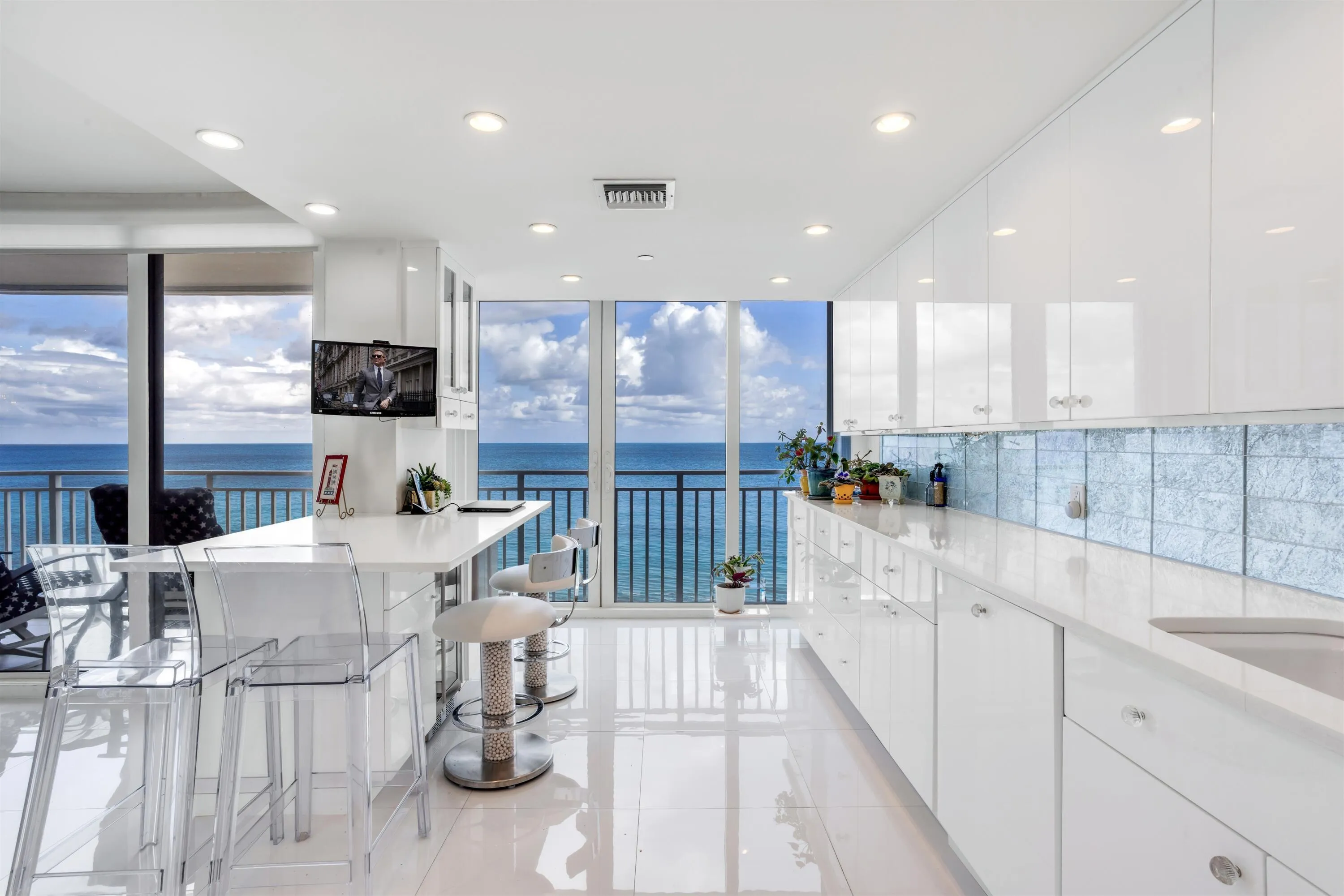 OCEANFRONT KITCHEN