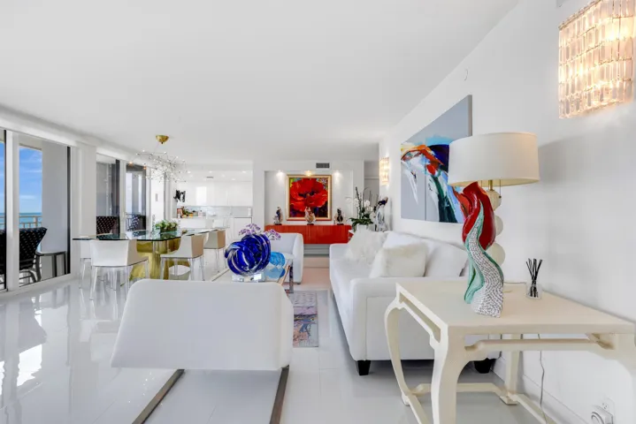 OCEANFRONT GREAT ROOM