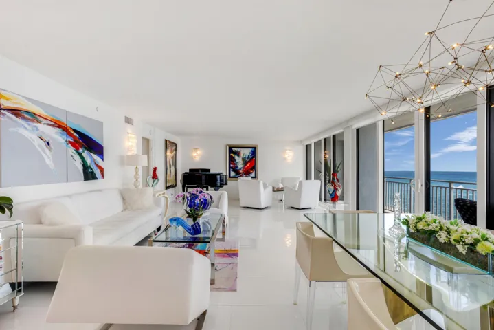 OCEANFRONT GREAT ROOM