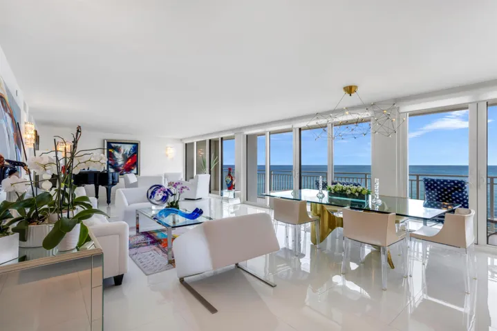 OCEANFRONT GREAT ROOM