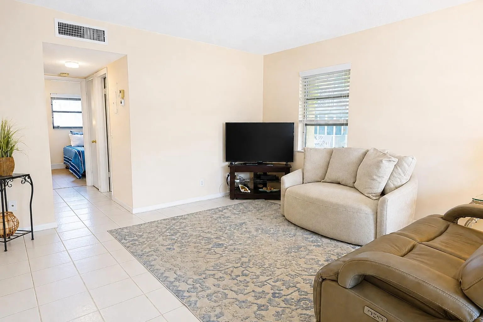LVING AREA WITH SIDE WINDOWS