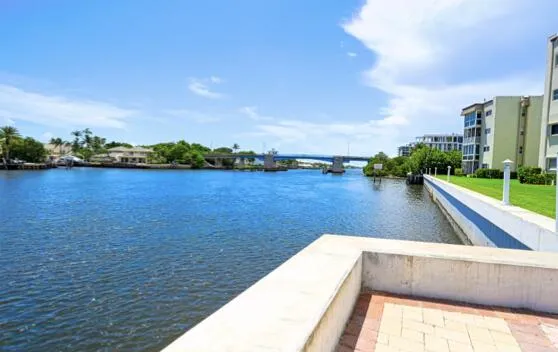 INTRACOASTAL VIEWS!