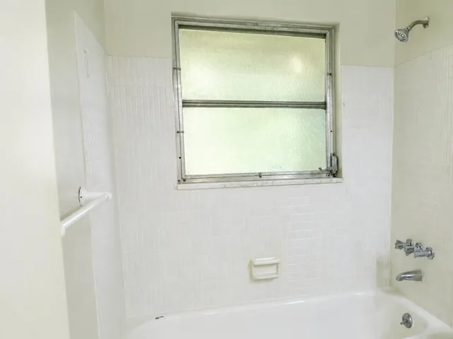 COMBO SHOWER/BATH 2ND FULL BATHROOM