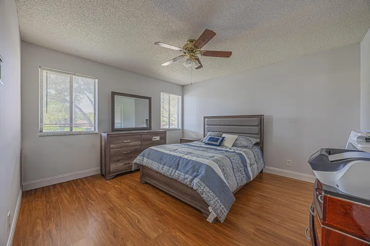 153A0042-HDR
