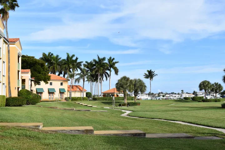 Yacht Club Greenspace and Walking Trails