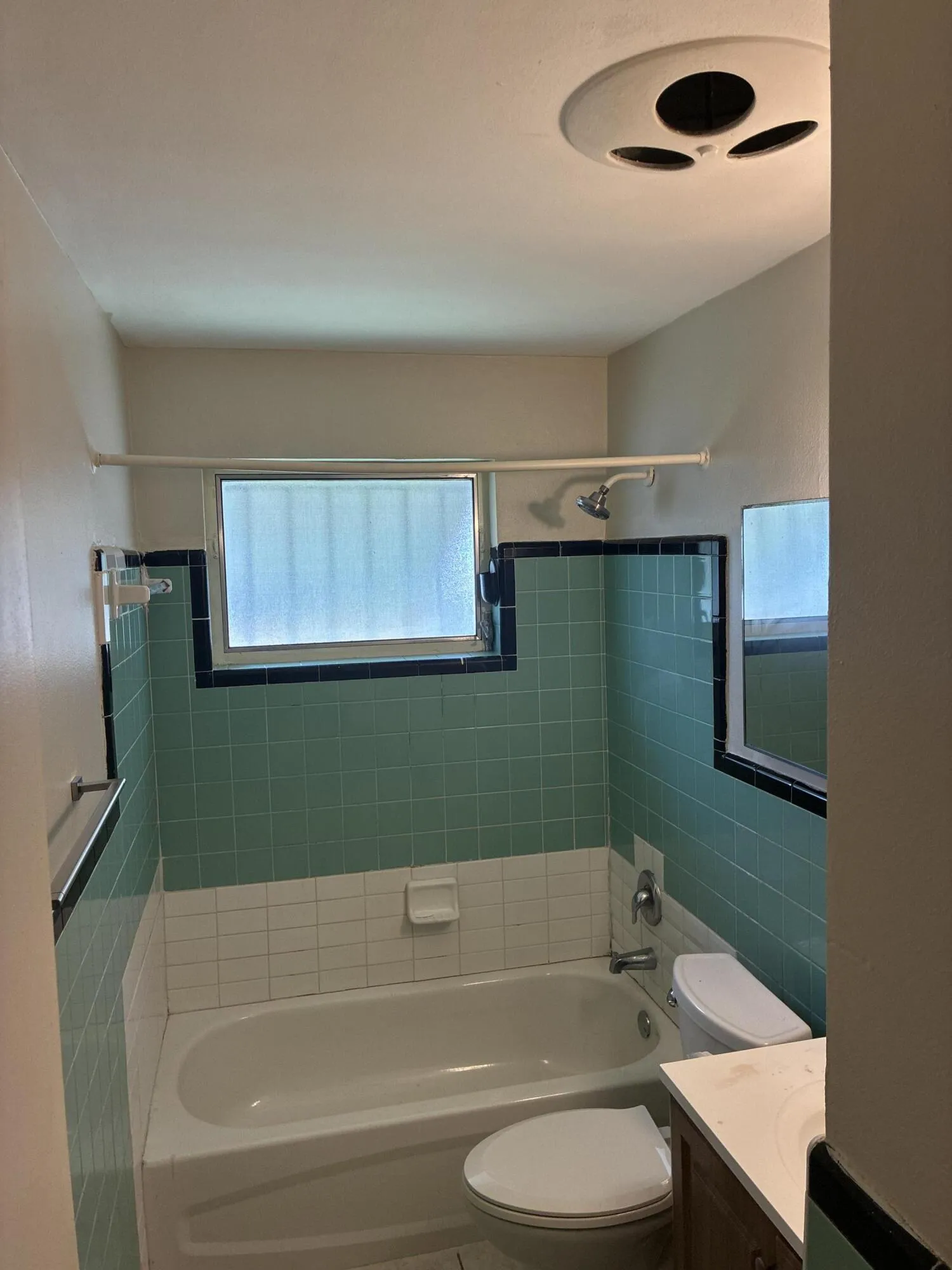 Clean Well Maintained bathroom