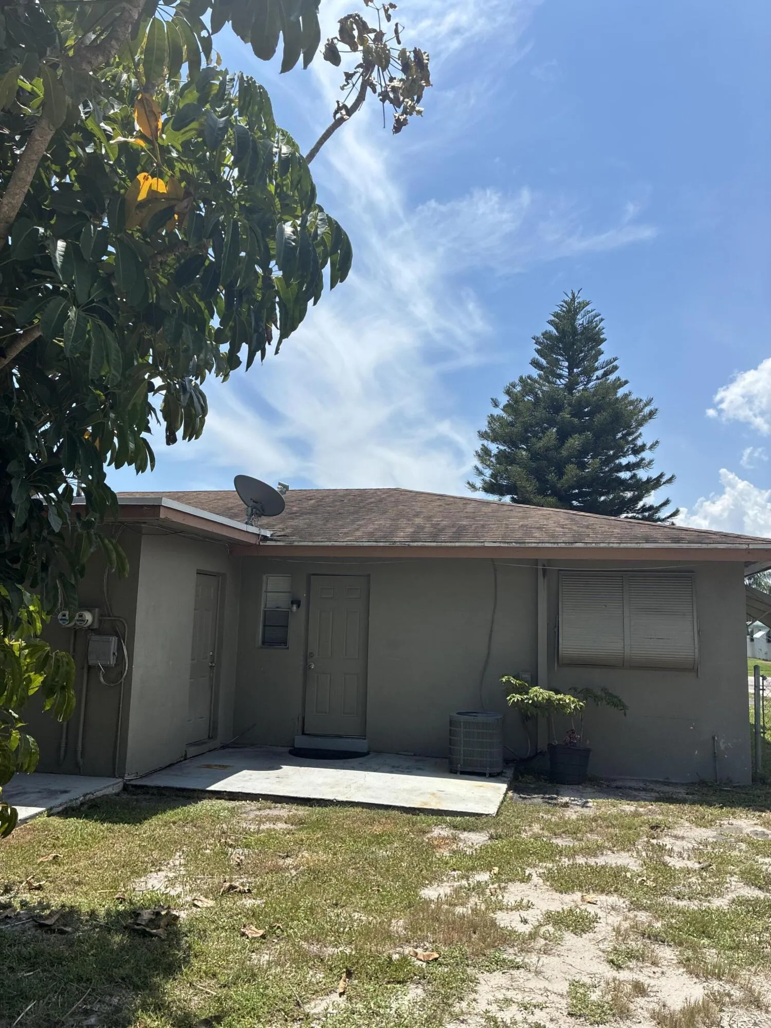 Rear Unit - Huge Backyard