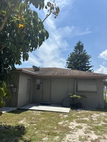 Rear Unit - Huge Backyard