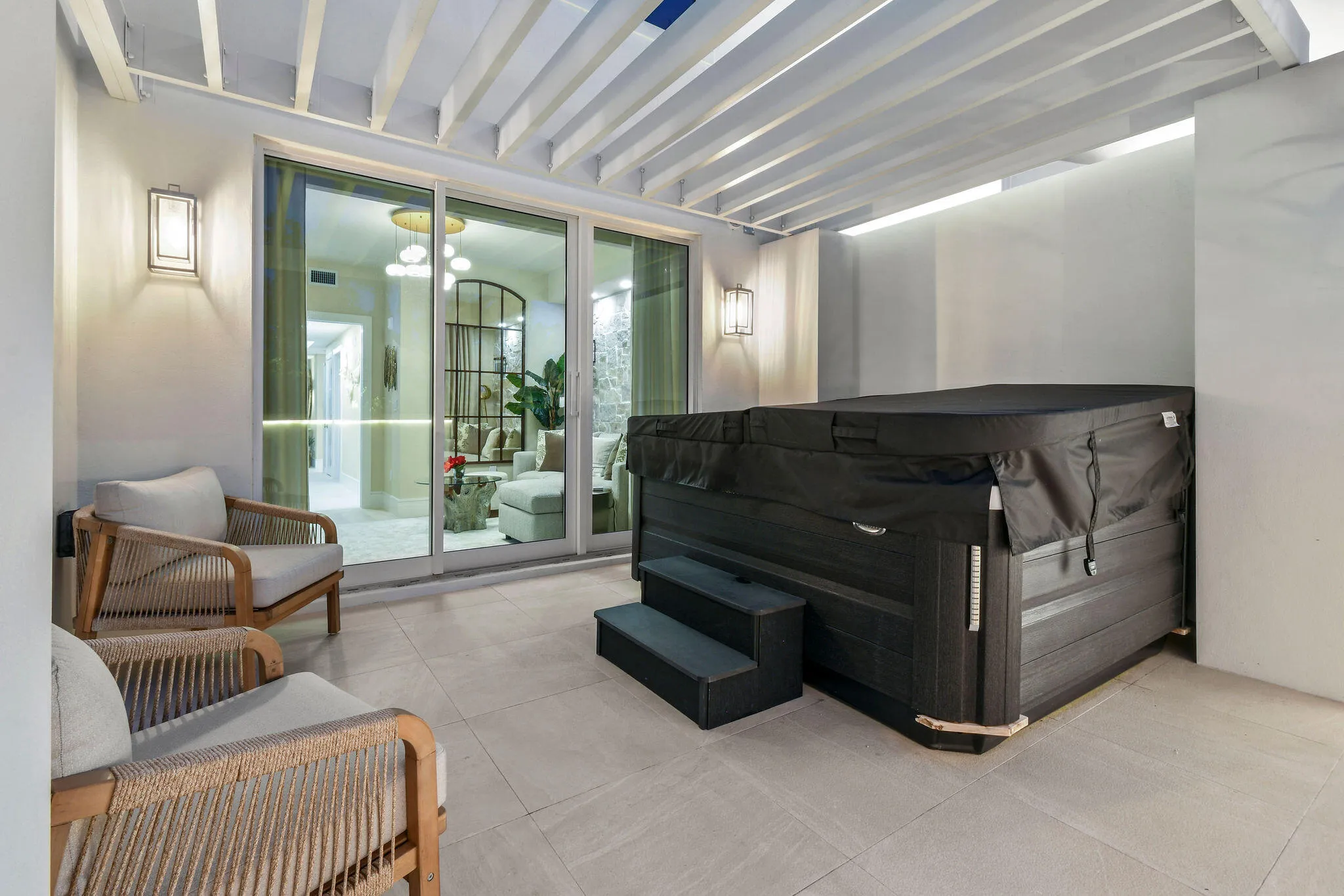 Terrace with Your own personal Hot Tub