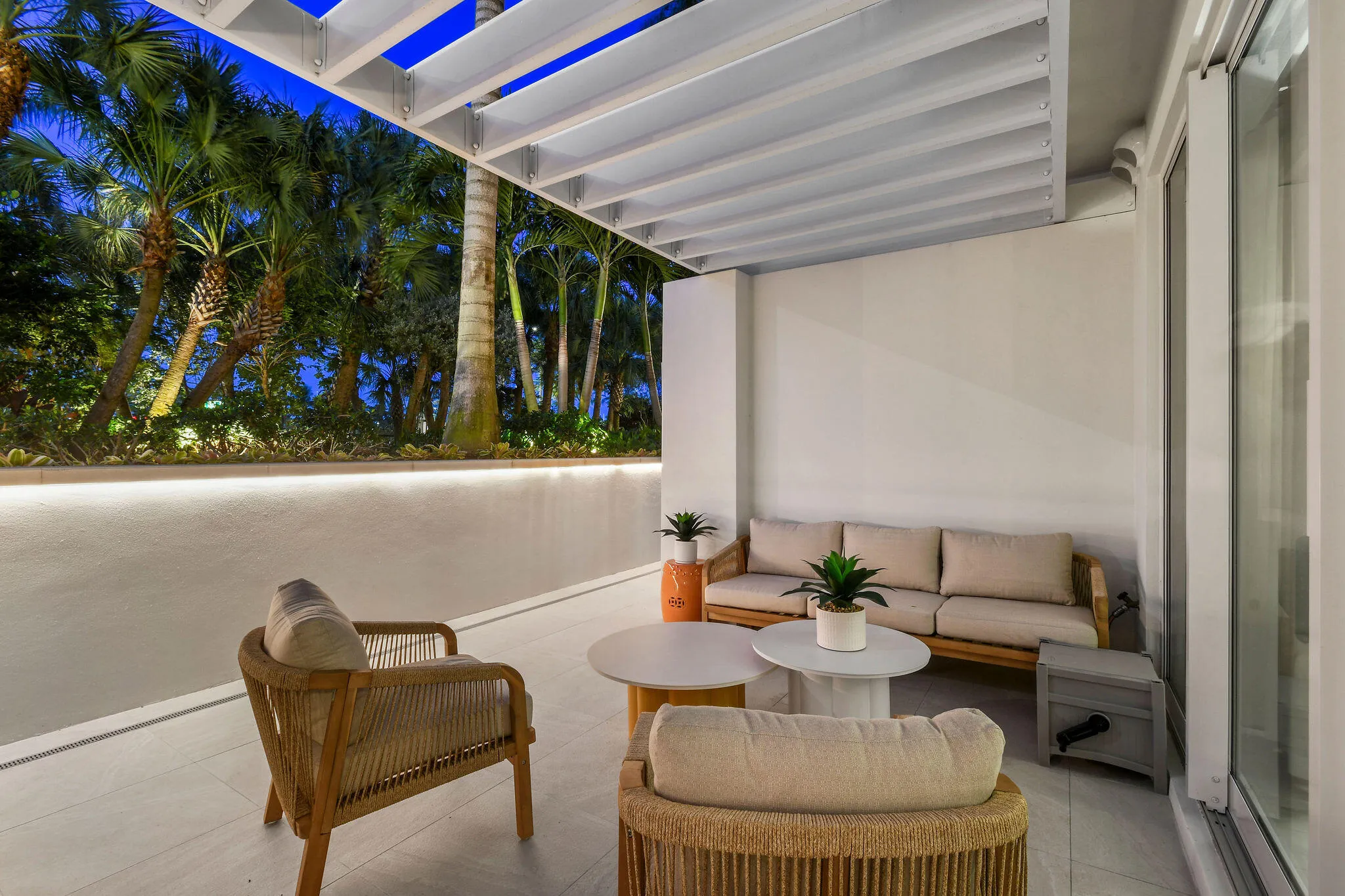 Terrace with Your own personal Hot Tub