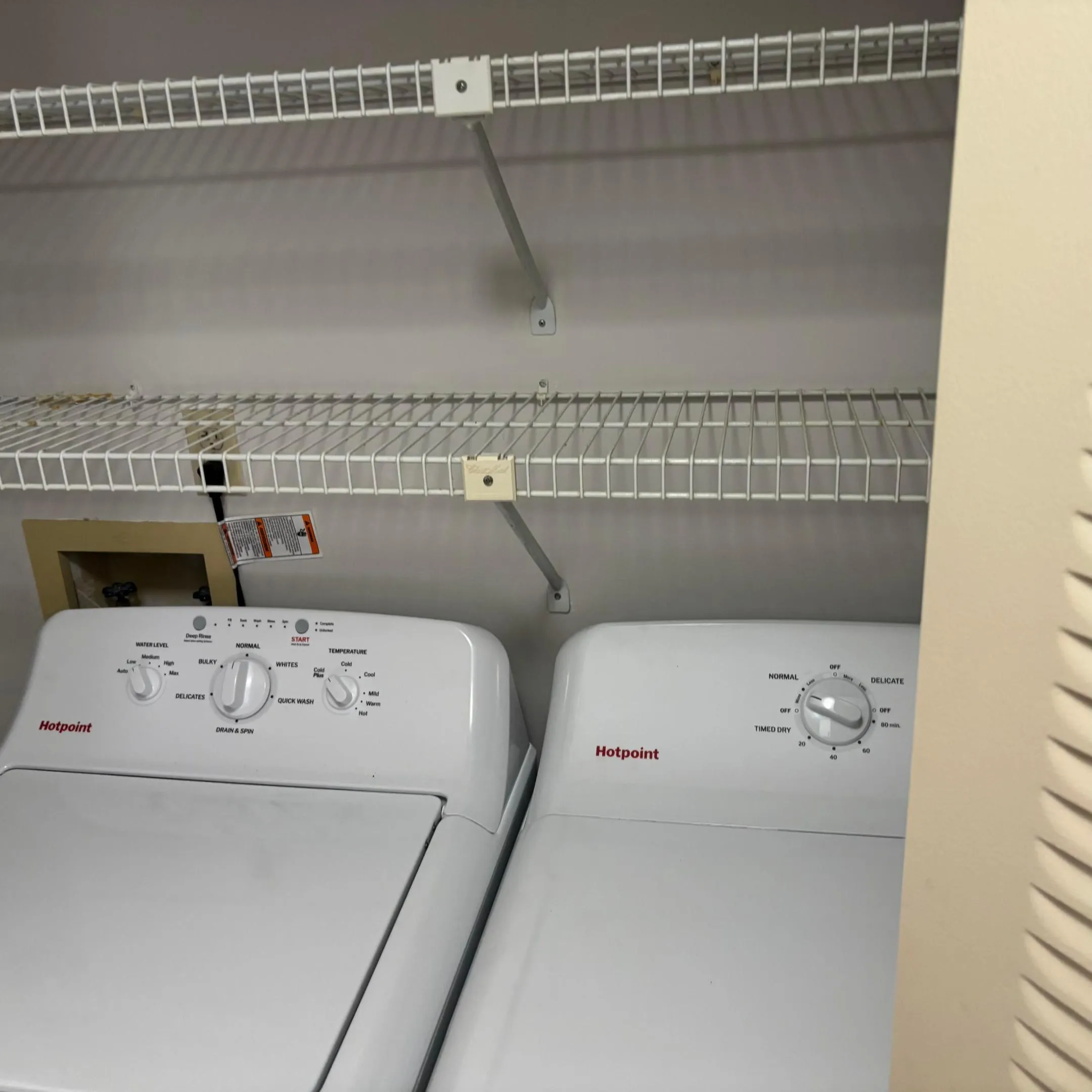 25-laundry-closet-washer-dryer