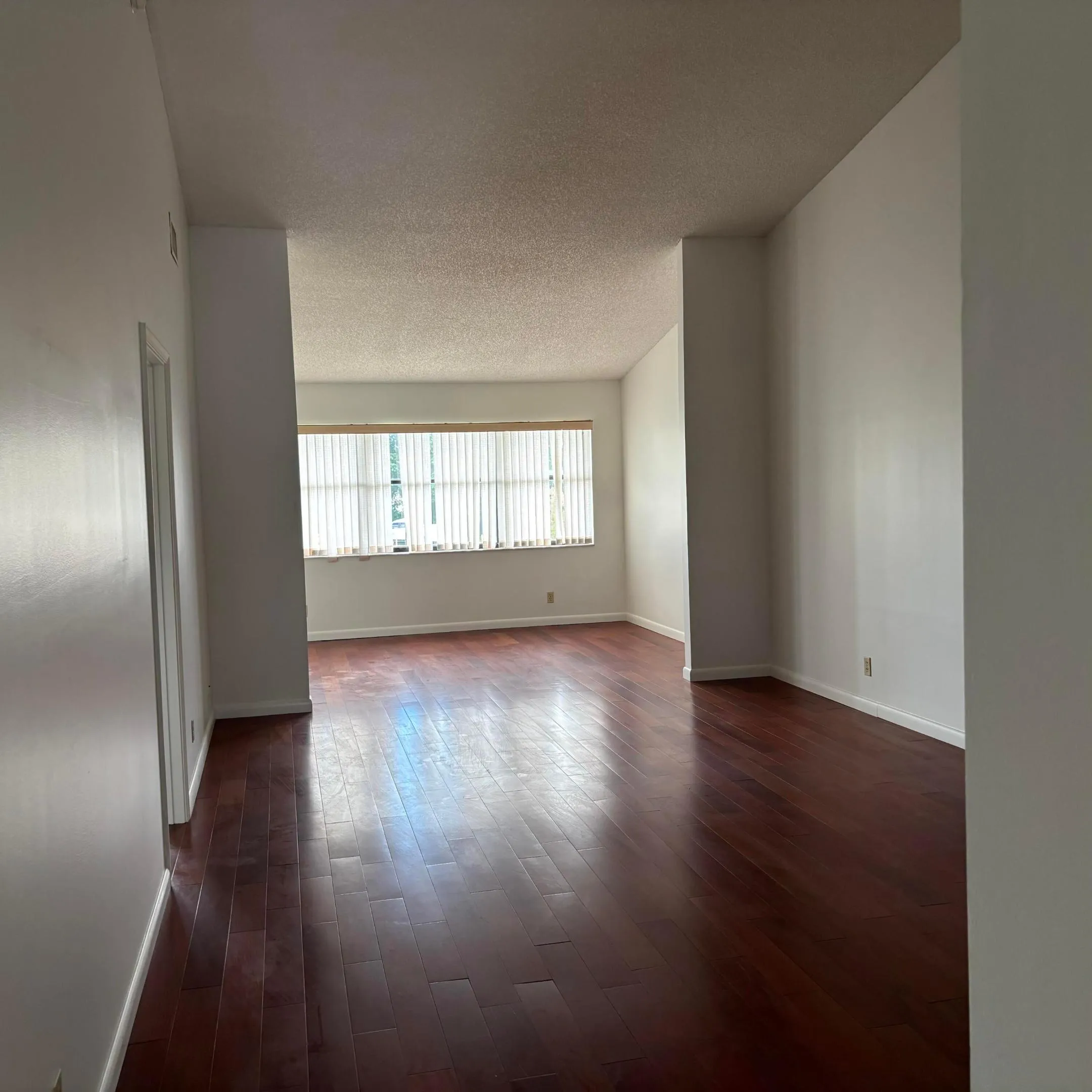 09-living-dining-room