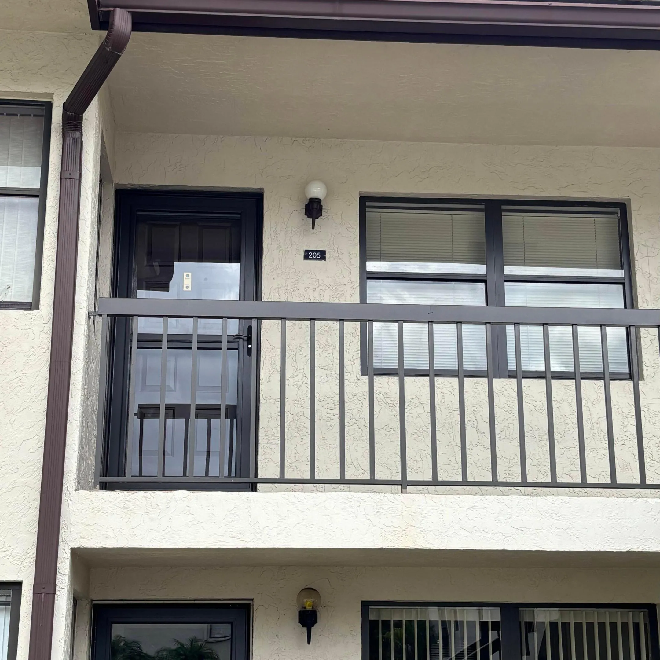 02-exterior-unit-205-balcony