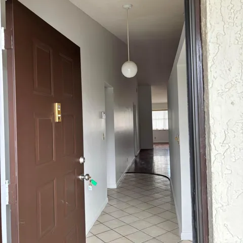 06-entry-foyer-looking-in
