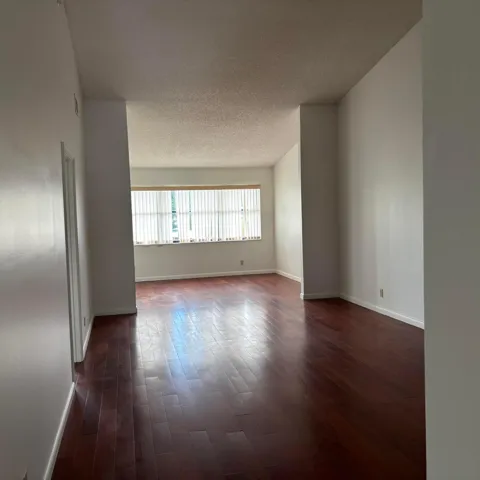 09-living-dining-room
