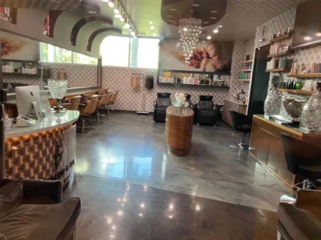 LOBBY BEAUTY SALON