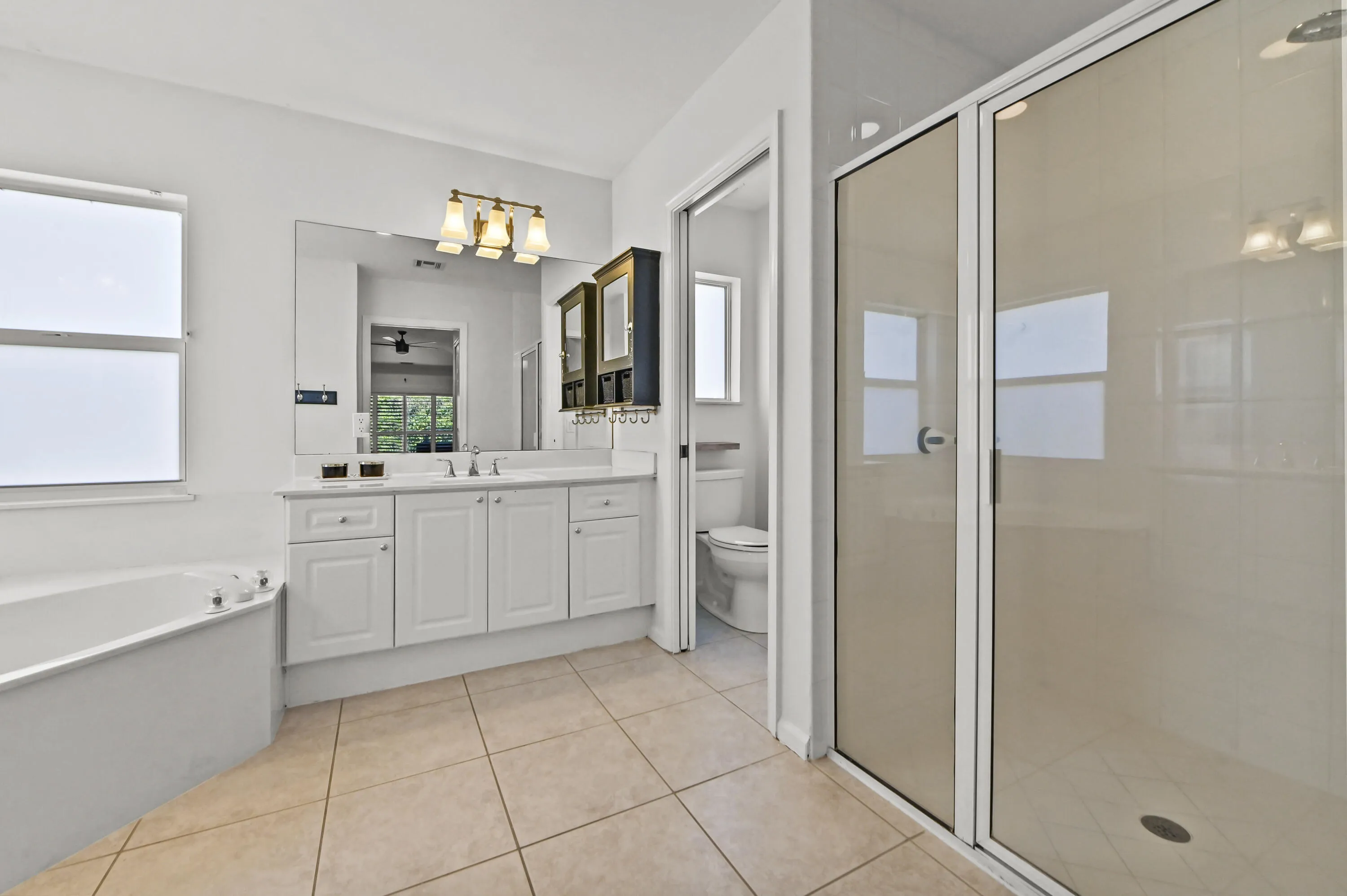 35 Bathroom 01