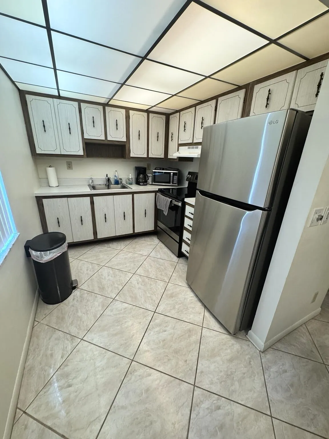 south-florida-condo-kitchen-wide-view
