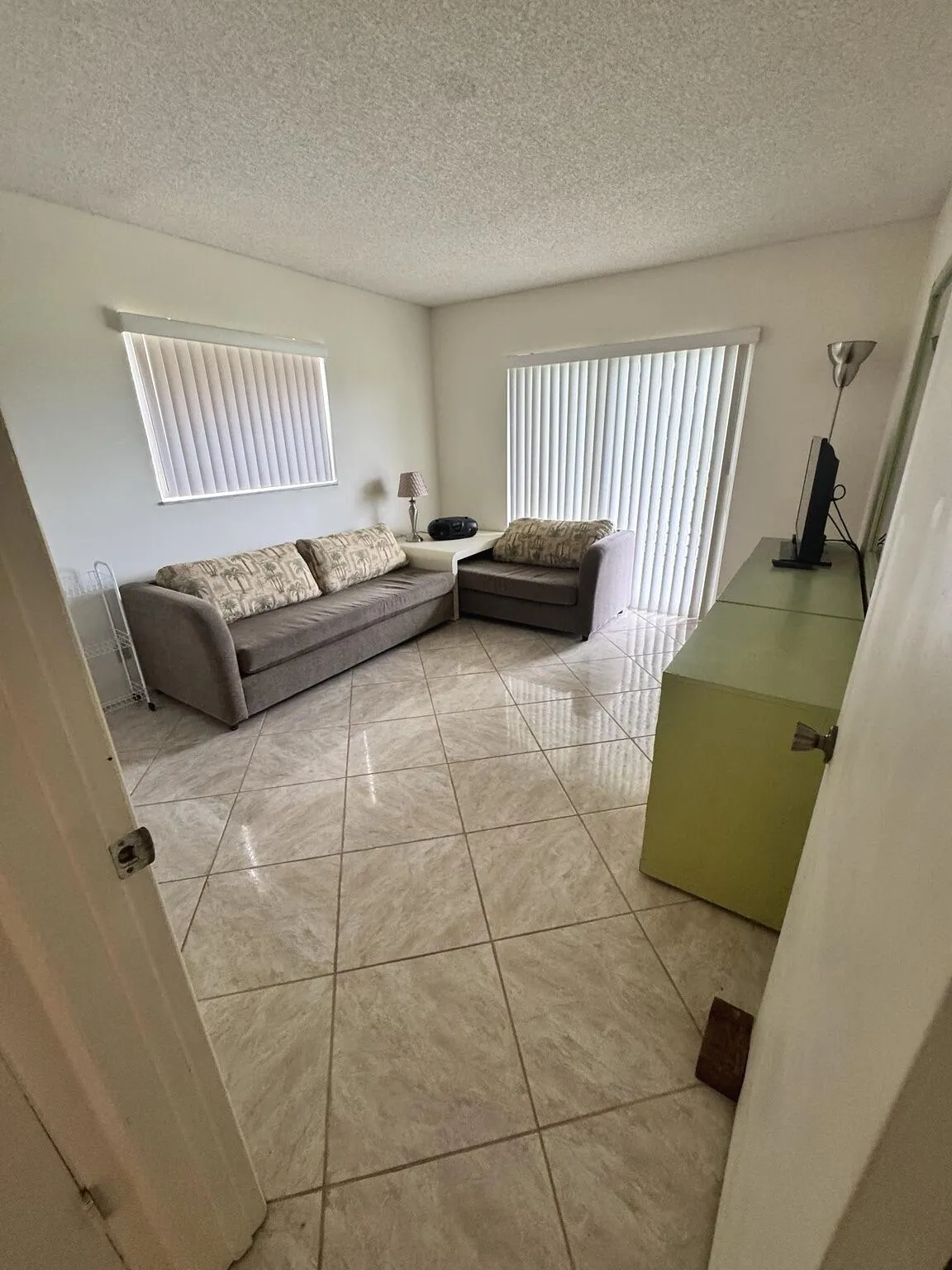 south-florida-condo-sitting-room