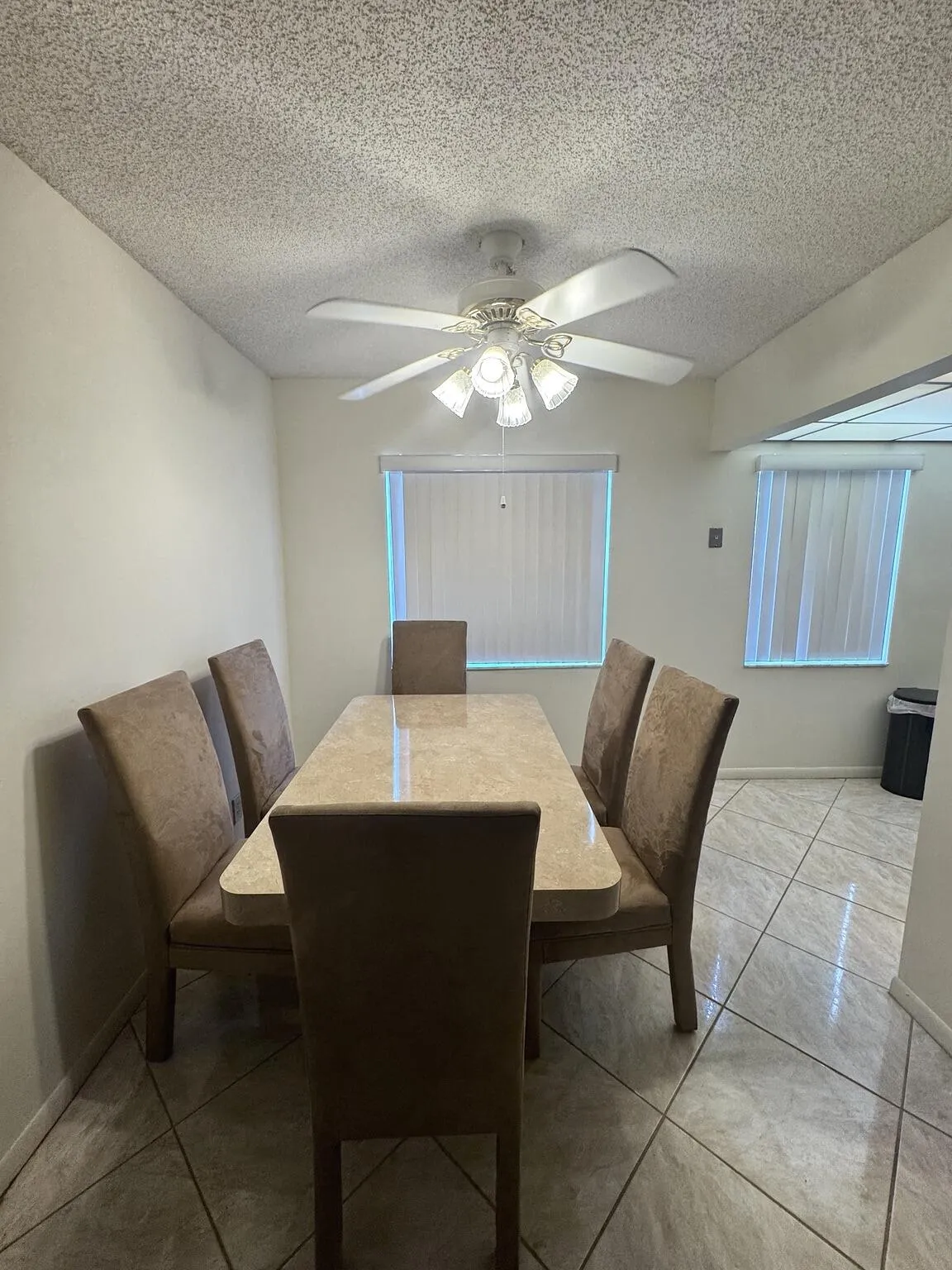 south-florida-condo-dining-room
