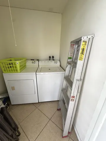 south-florida-condo-laundry-area