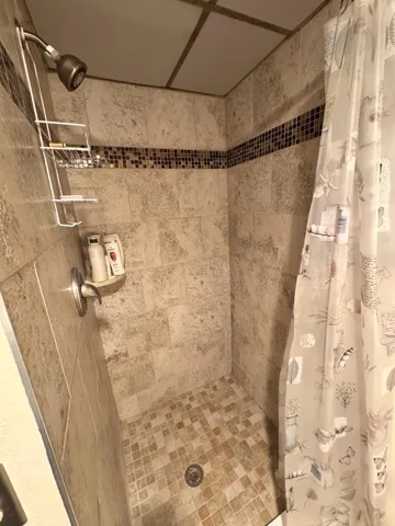 south-florida-condo-tiled-shower