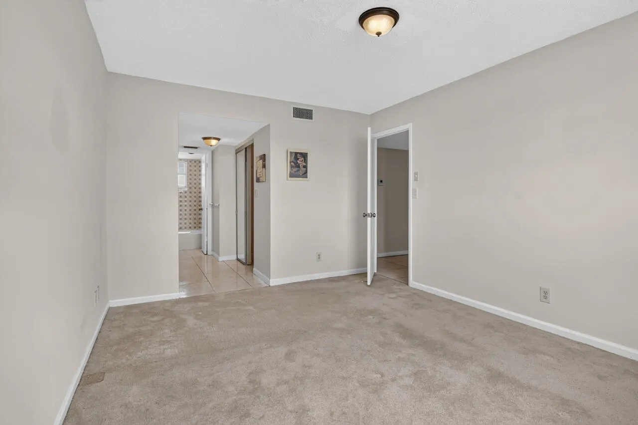 29-4140-NW-44th-Ave-29-PRIMARY