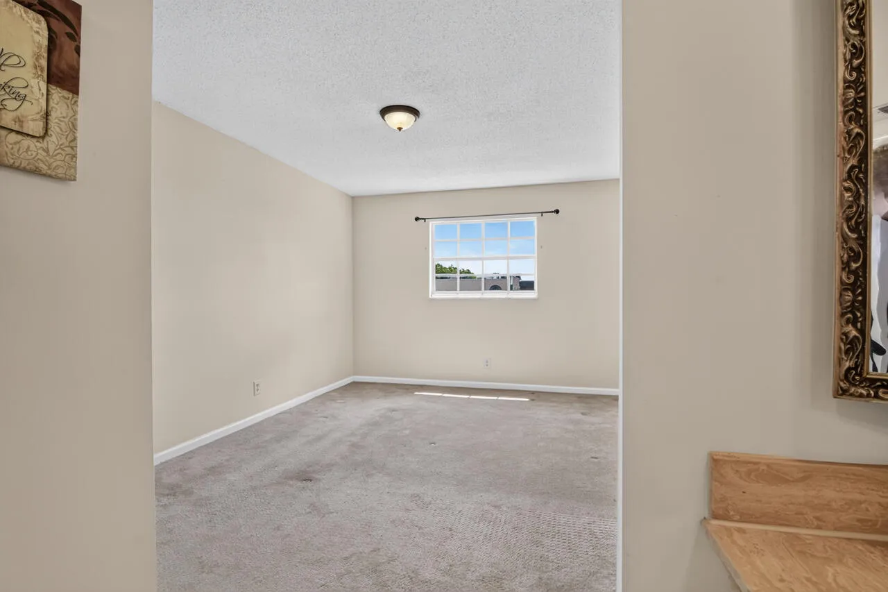 36-4140-NW-44th-Ave-36-