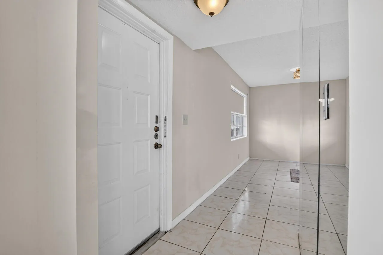 12-4140-NW-44th-Ave-12-