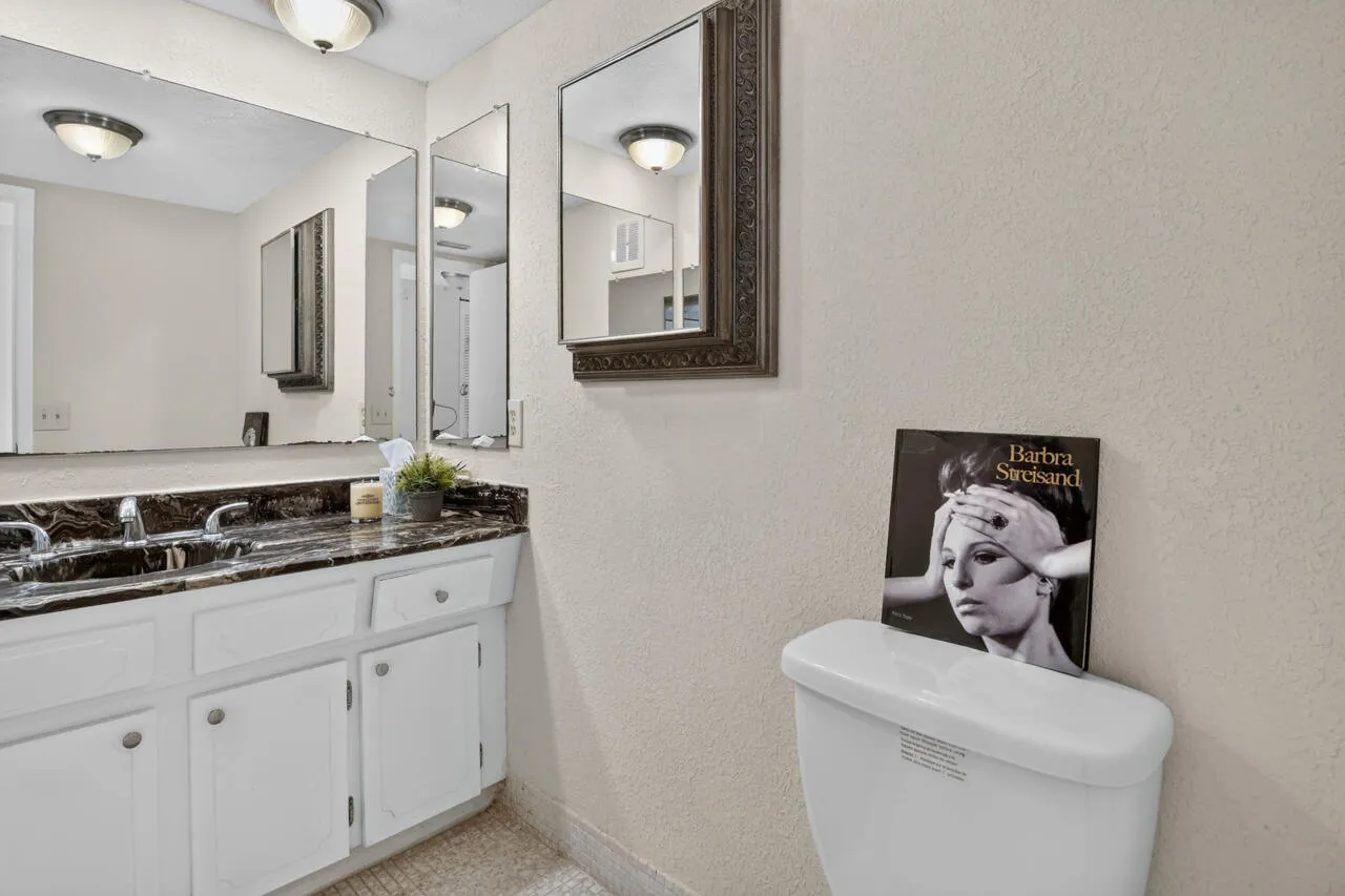 23-4140-NW-44th-Ave-23-