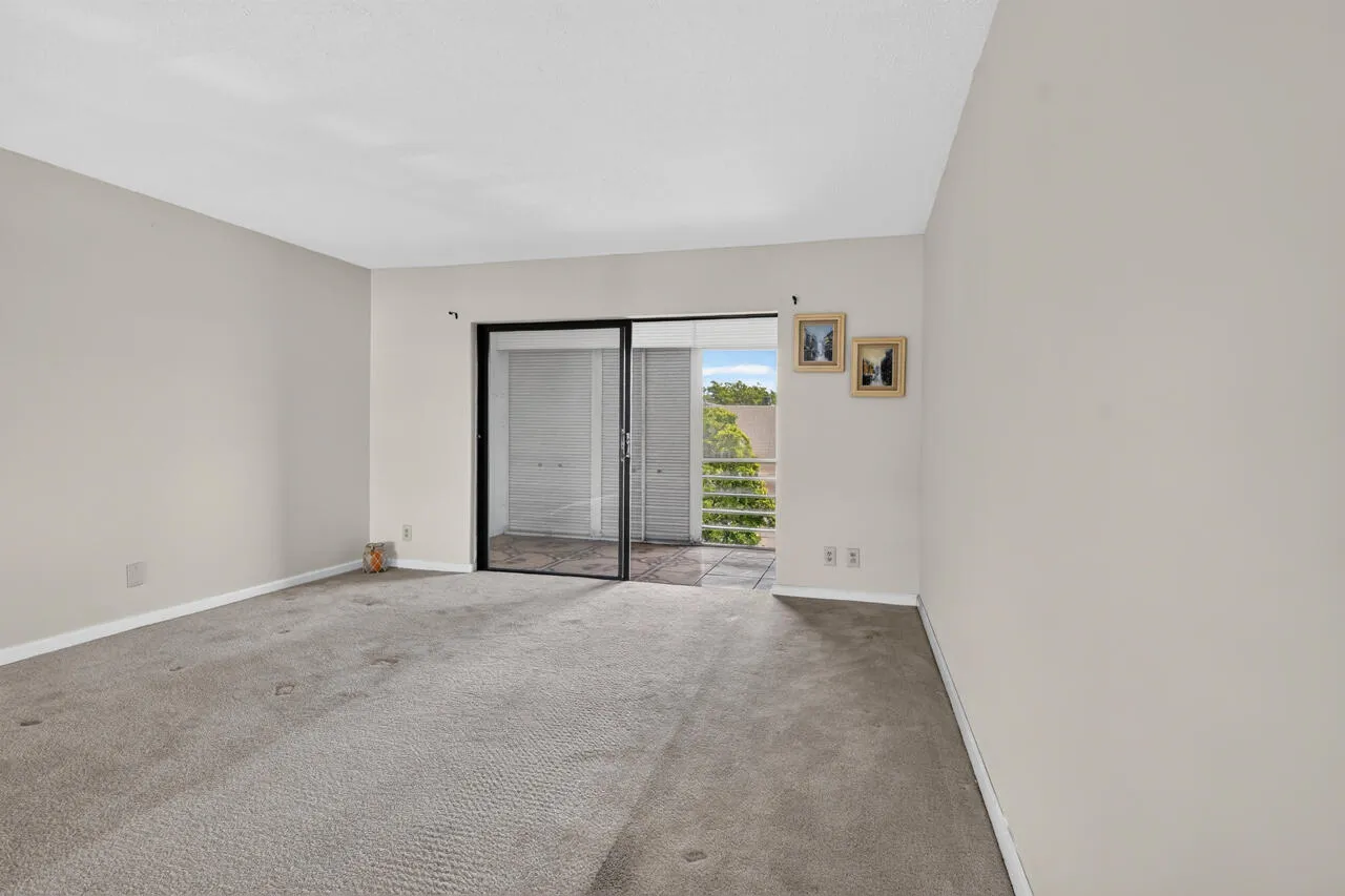 21-4140-NW-44th-Ave-21-