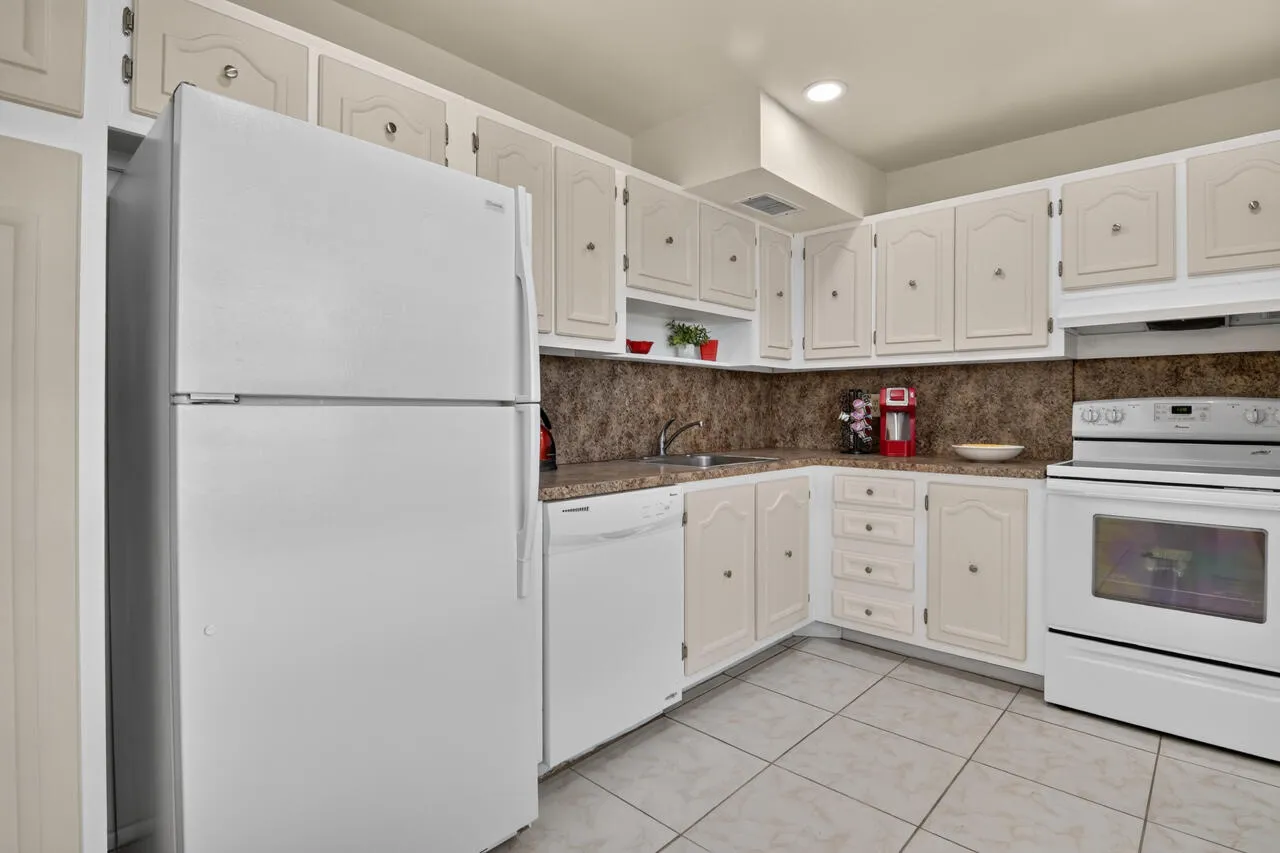 9-4140-NW-44th-Ave-9-