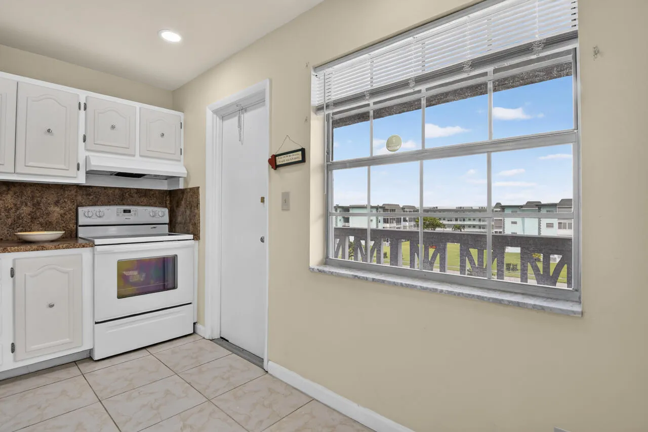 10-4140-NW-44th-Ave-10-