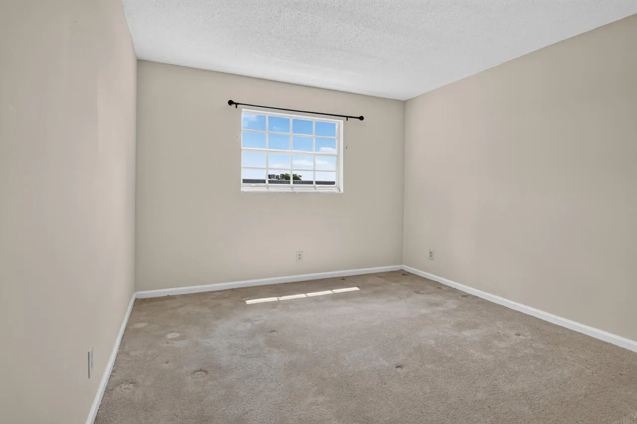 27-4140-NW-44th-Ave-27-PRIMARY
