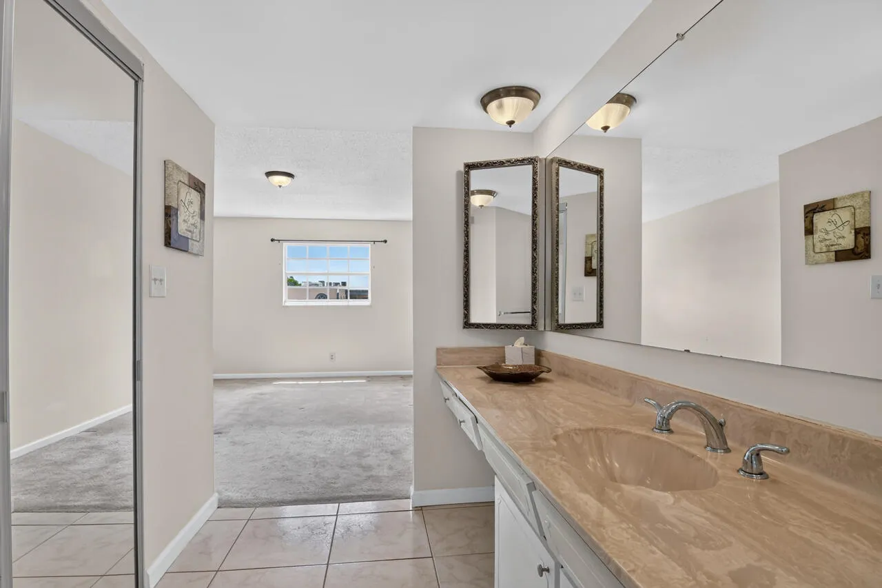35-4140-NW-44th-Ave-35-