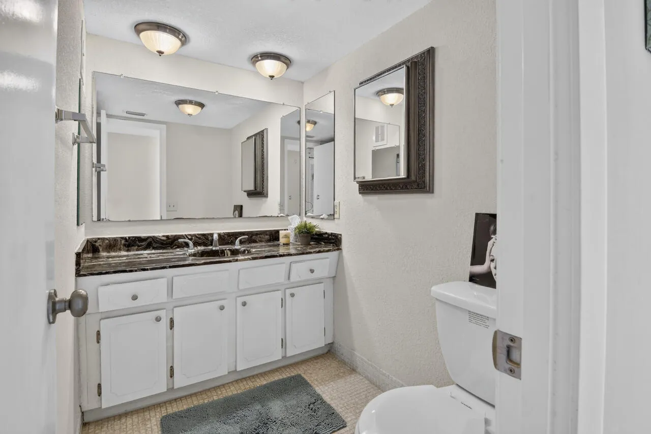 22-4140-NW-44th-Ave-22-