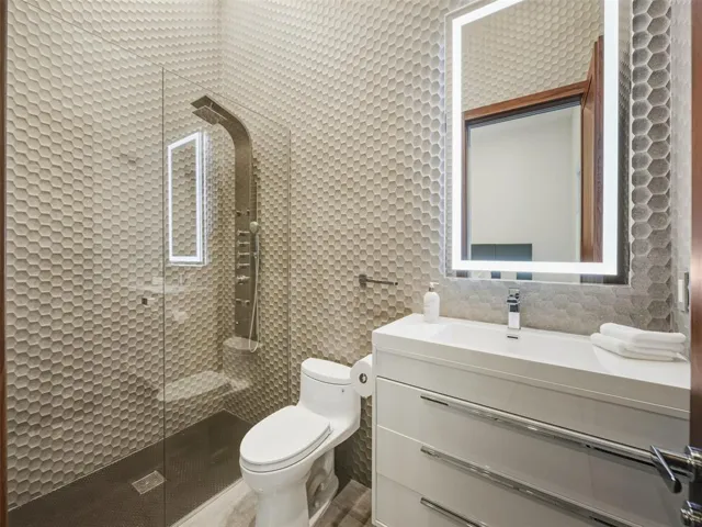 bathroom 4