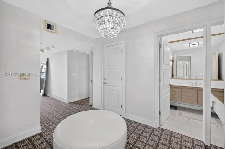 Sitting/Dressing Area