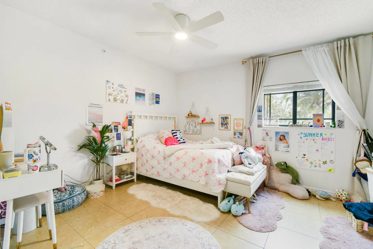 2nd bedroom
