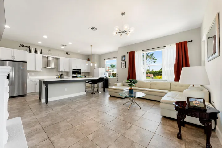 Living/Kitchen