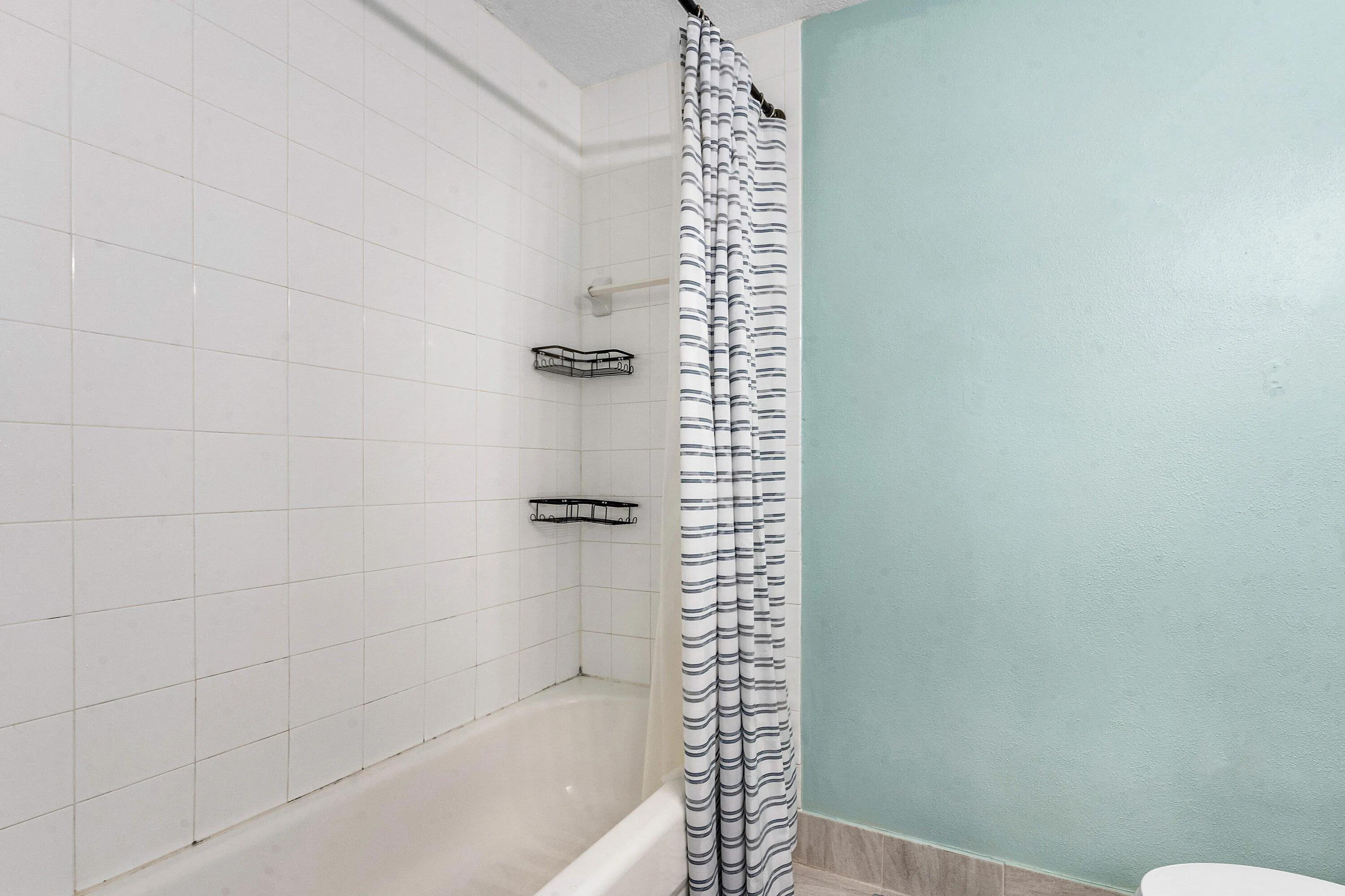 Primary Bathroom with Shower/Tub combo