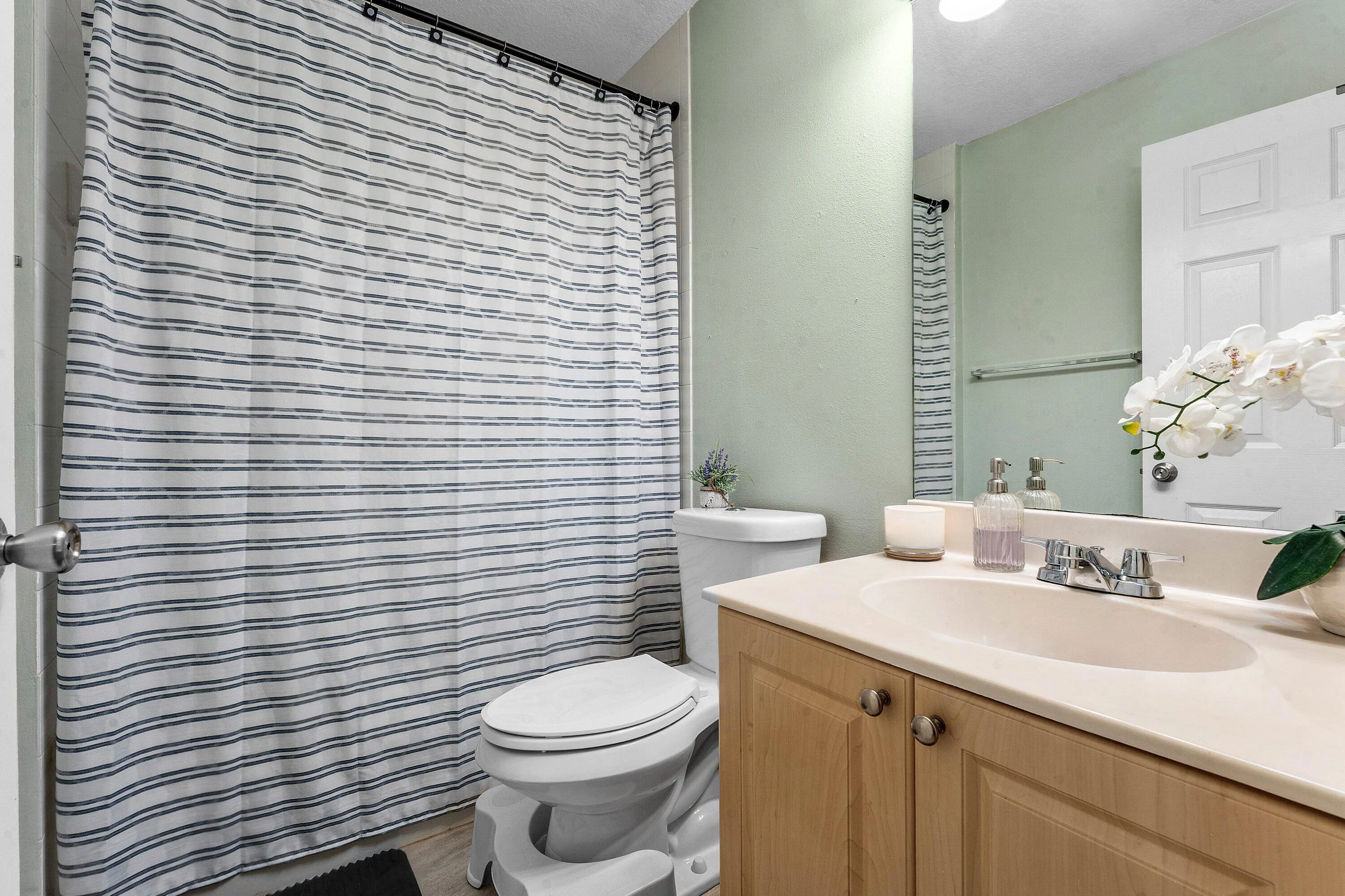 Secondary Full Bathroom
