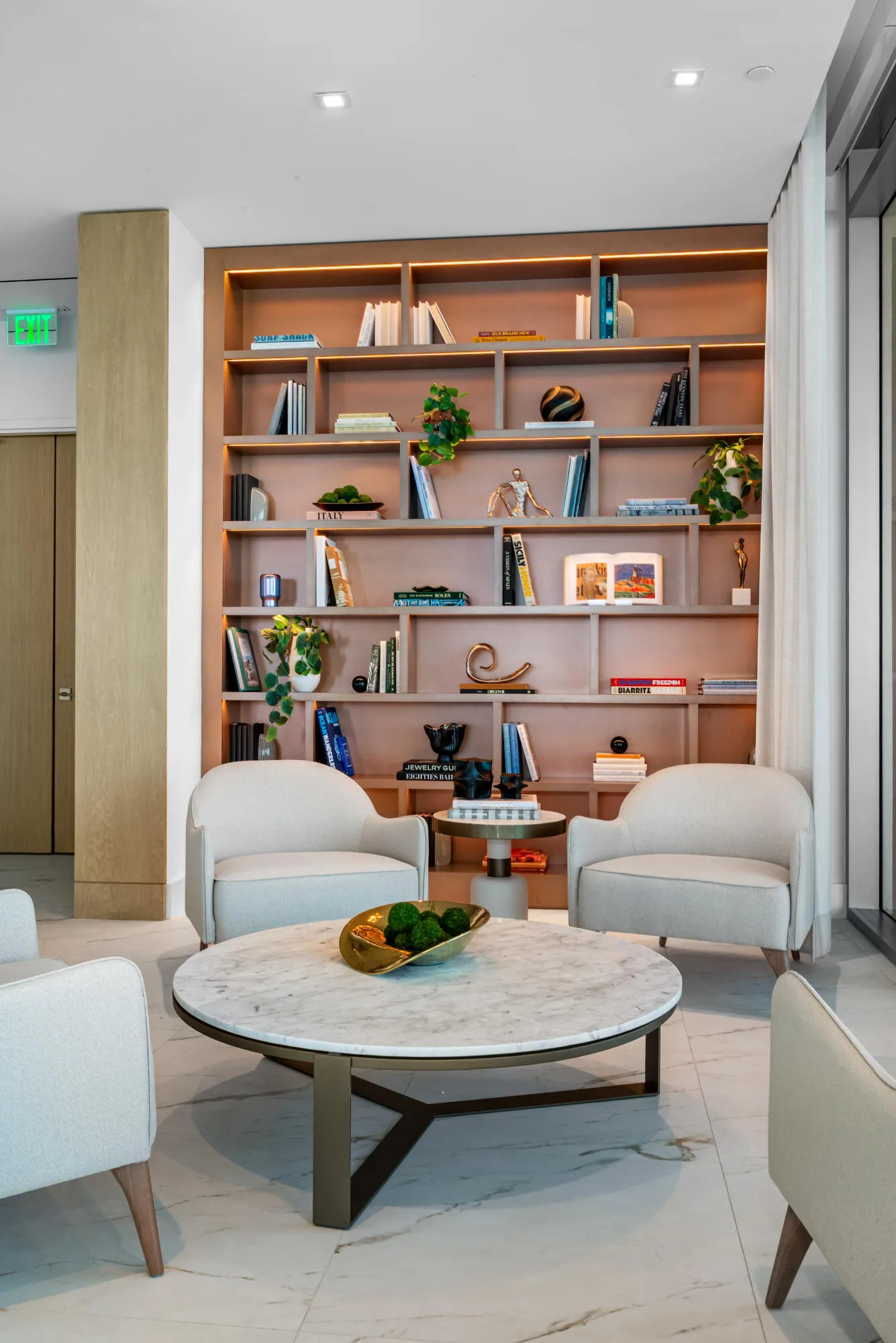 Owners Lounge Library ALBA41