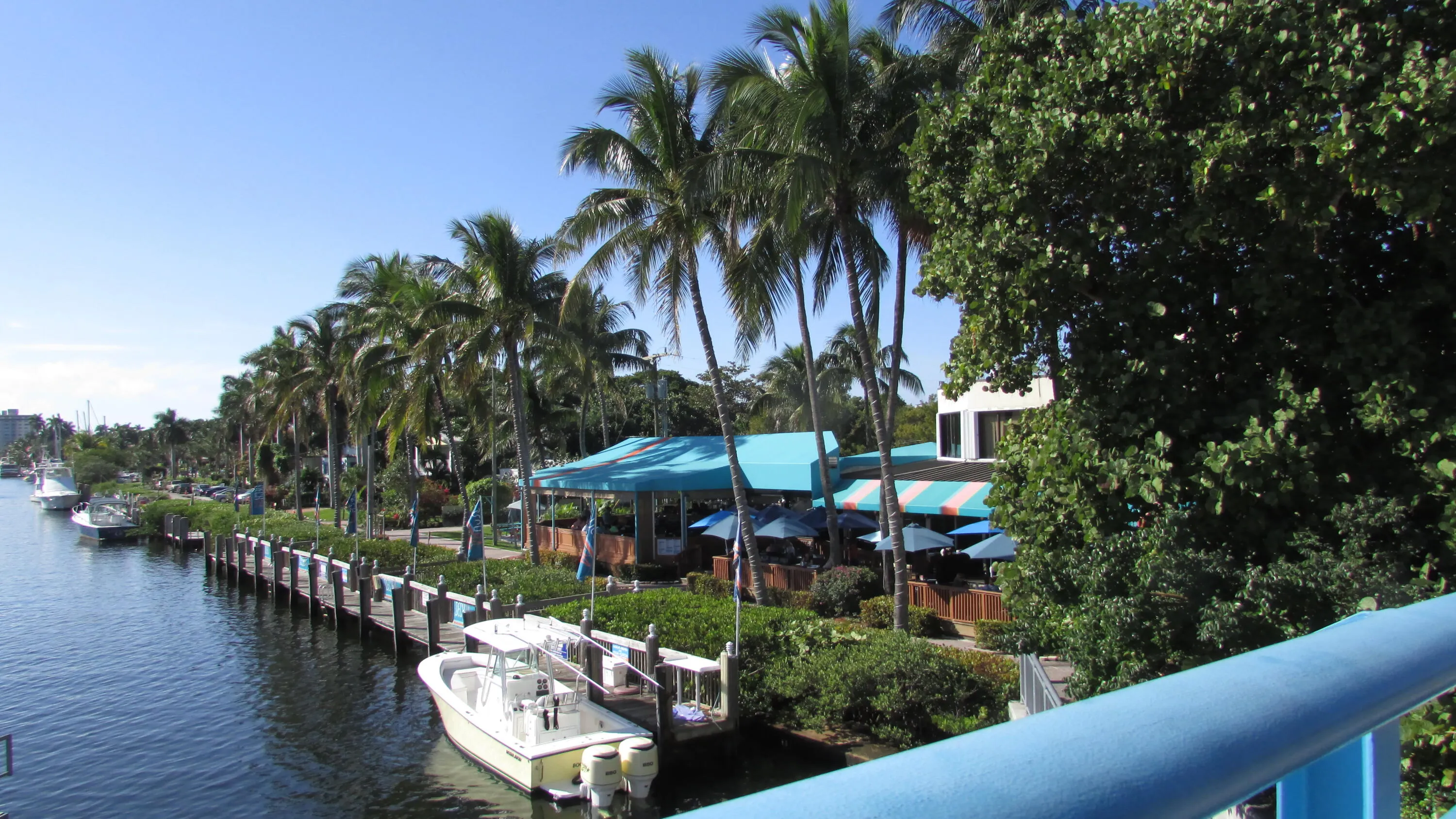 Dining on Intracoastal waterway