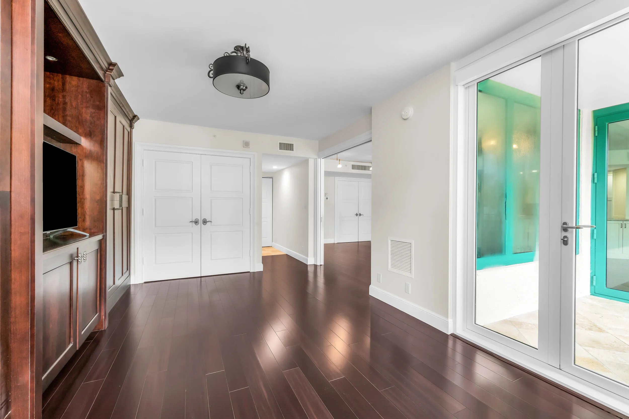 Guest Bedroom w/Twin Murphy Beds