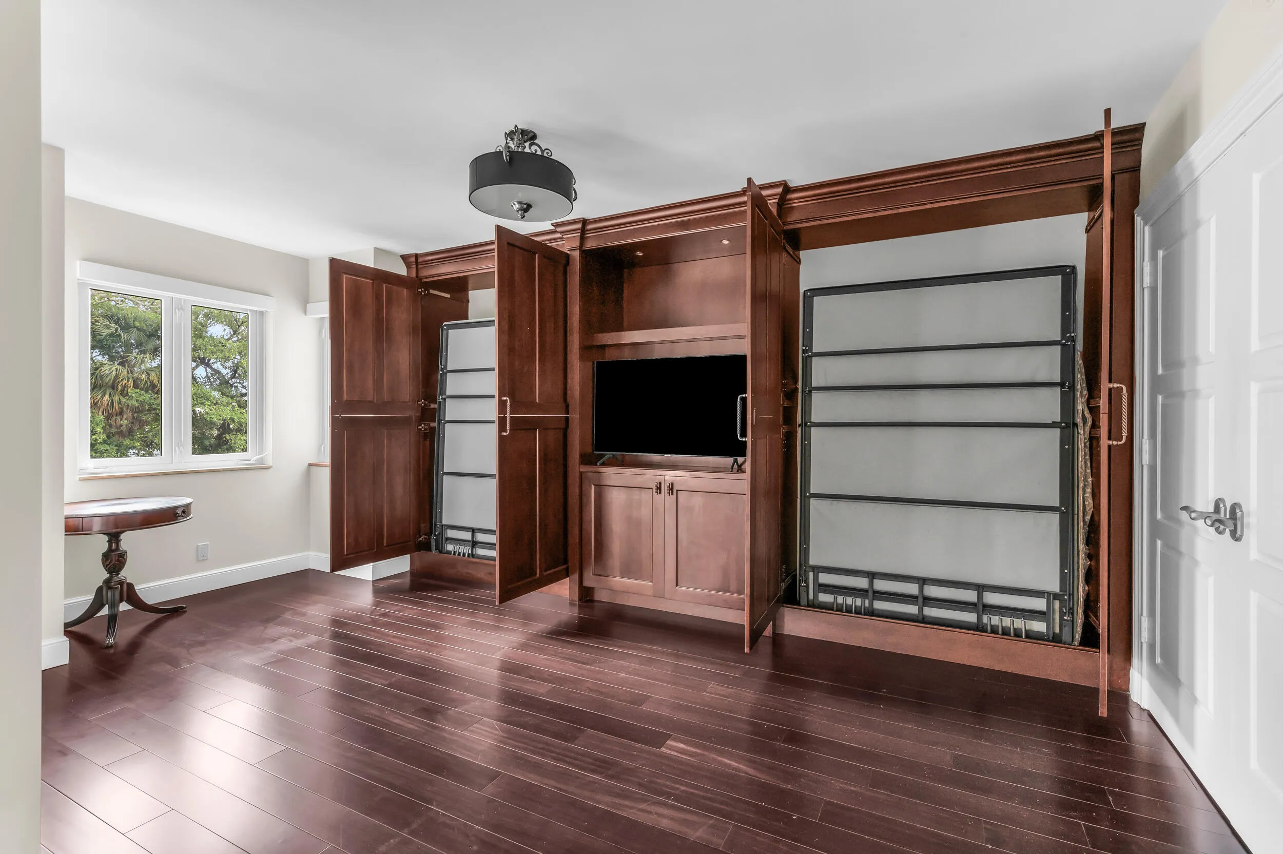 Guest Bedroom w/ Twin Murphy Beds