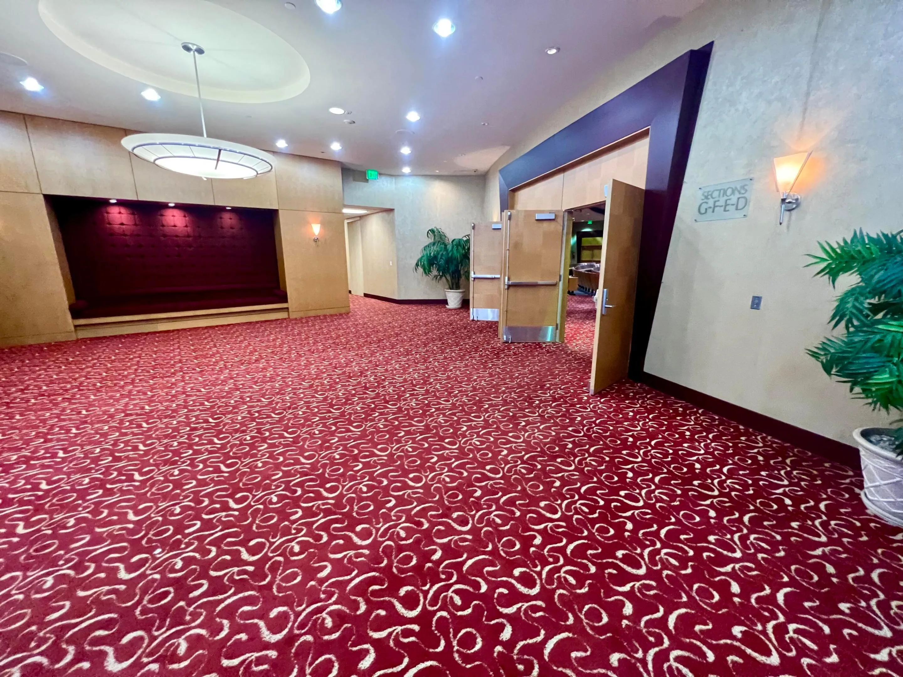 79 WYNMOOR THEATER LOBBY