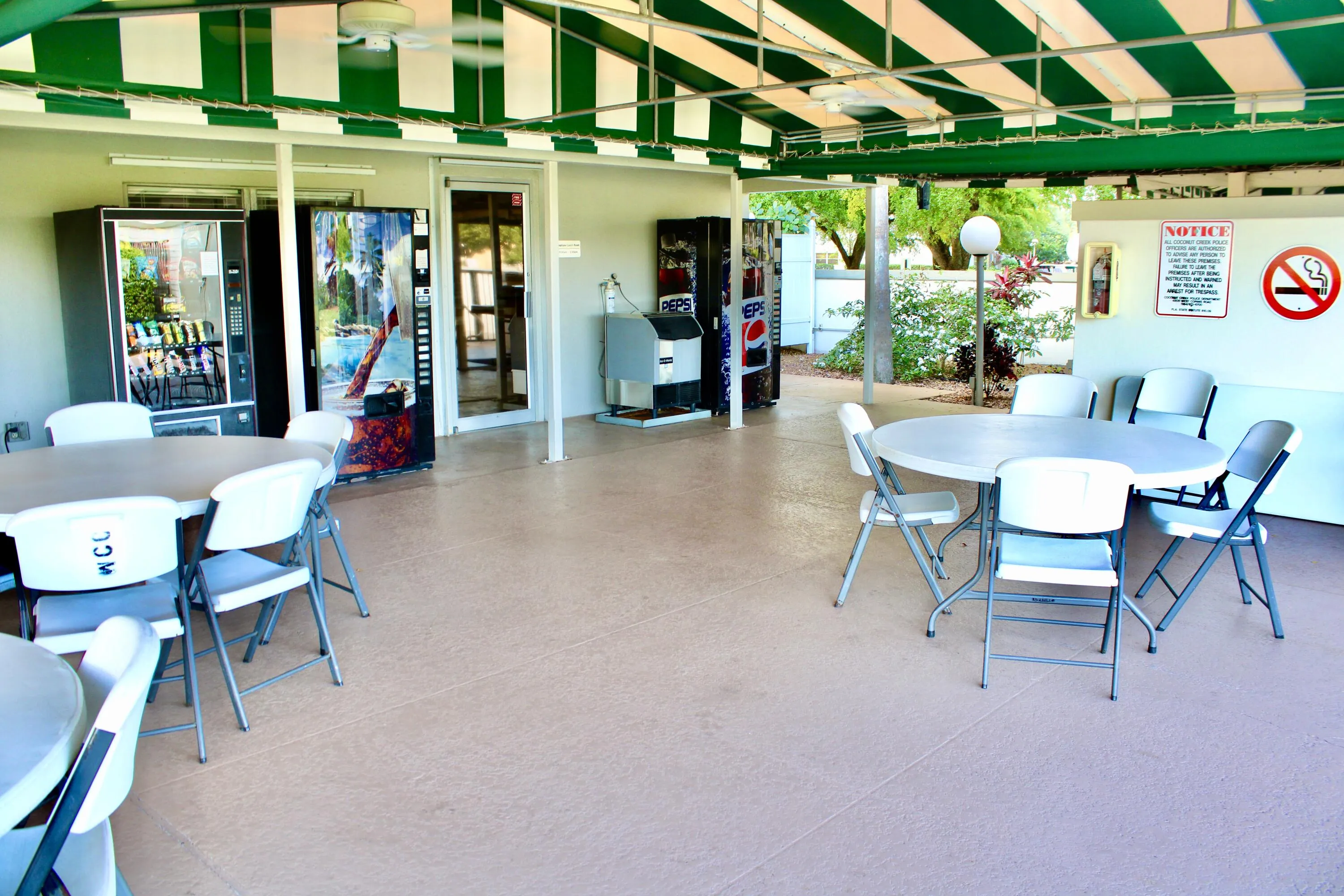 88 WYNMOOR COVERED SEATING AREA CLOSE TO